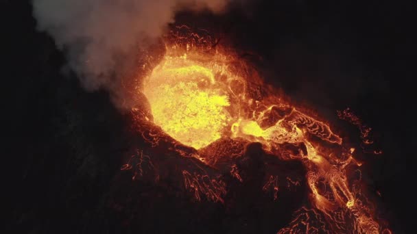 Erupción de lava desde el volcán Fagradalsfjall en la península de Reykjanes, Islandia — Vídeos de Stock