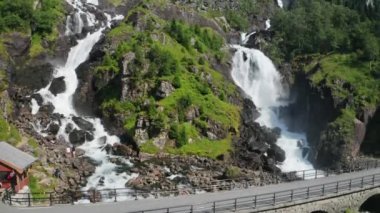 Beyaz Su İHA 'sı Rocky Dağı' nda Şelaleden Aşağı