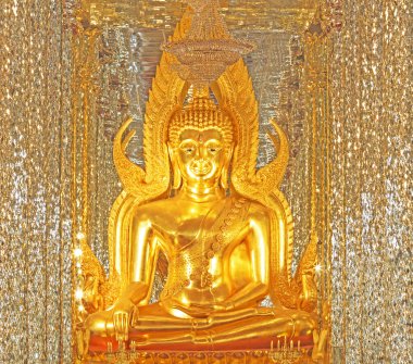 Kutsal cam altın Buddha