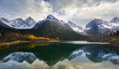 sichuan dağ kar