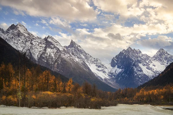 Snow mountain sichuan Royaltyfria Stockfoton