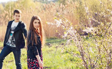 genç güzel iki sonra bahar çiçekleri