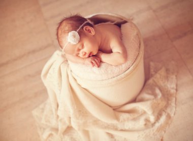 Yeni doğmuş bir hafta eski