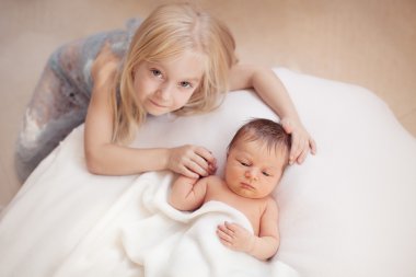 sağlıklı yeni doğan bebek uyku