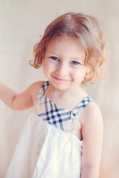 Retrato de menina adorável — Fotografia de Stock
