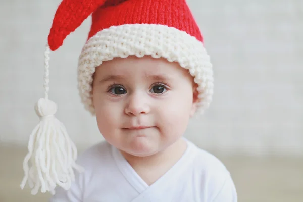 クリスマス帽子の女の赤ちゃん — ストック写真