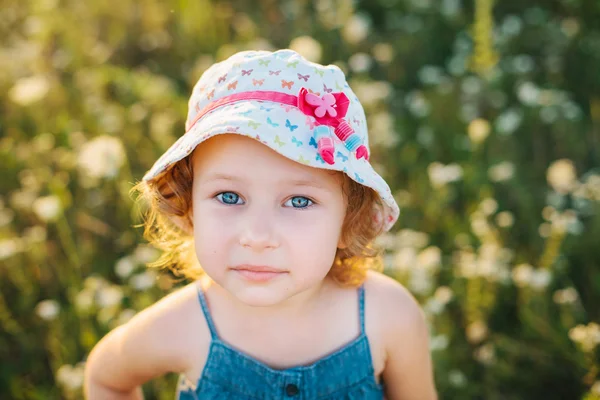 Portrait of a little girl walking in the field — Stock Photo, Image