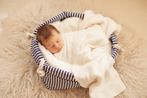 Healthy newborn baby sleeping — Stock Photo, Image