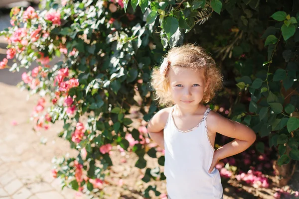 Little girl near the blooming tree — Stock Photo, Image