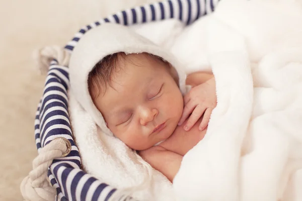 Healthy newborn baby sleeping — Stock Photo, Image