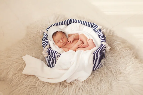 Healthy newborn baby sleeping — Stock Photo, Image