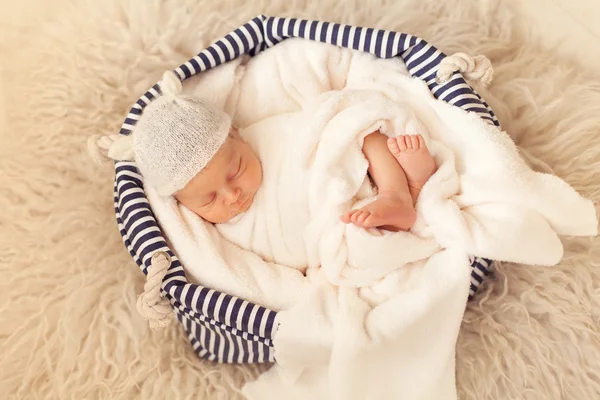 Bebê recém-nascido saudável dormindo — Fotografia de Stock