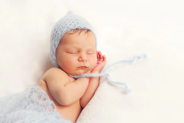 Gezonde pasgeboren baby slapen — Stockfoto