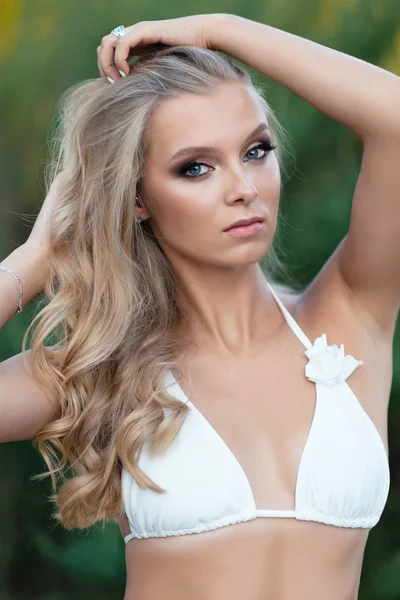 Portrait of a beautiful sexy woman on the beach — Stock Photo, Image