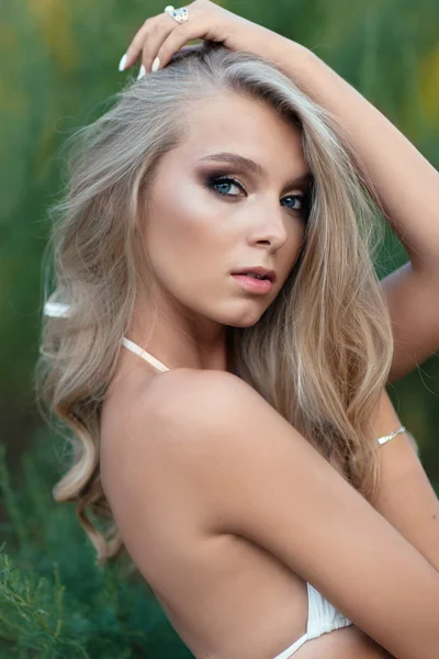 Portrait of a beautiful sexy woman on the beach — Stock Photo, Image