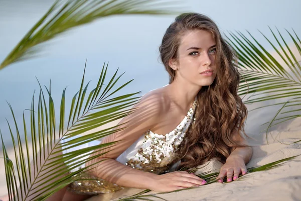 Portrait of a beautiful sexy woman on the beach — Stock Photo, Image