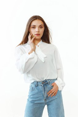 Çekici bir kızın portresi.