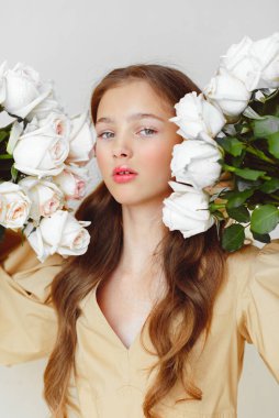 Stüdyo bir genç kız portresi