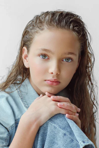 Retrato Una Adolescente Estudio — Foto de Stock