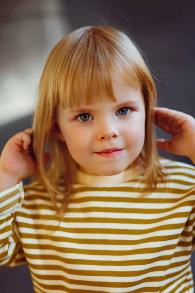 Portrait Little Girl Outdoors Summer — Stock Photo, Image