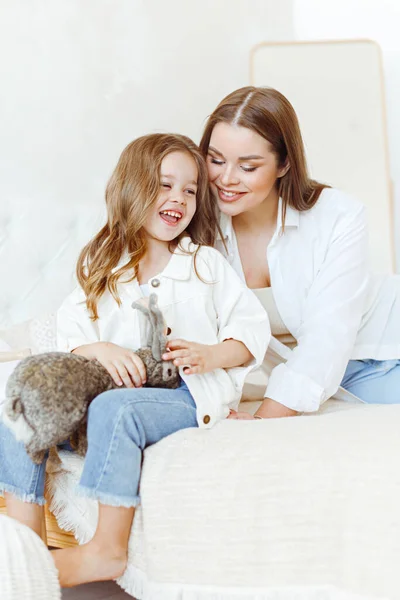 Retrato Mamá Hija Estudio — Foto de Stock