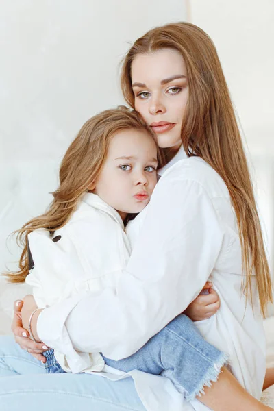 Retrato Mamá Hija Estudio — Foto de Stock