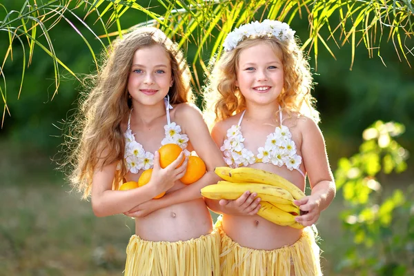 Portrait of two girl in tropical style — Stock Photo, Image