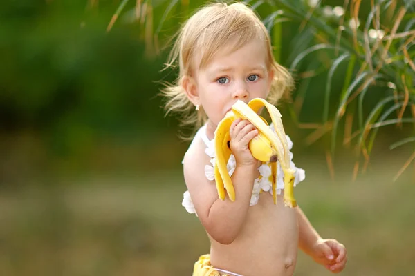 Portrait of little girl in tropical style — Stock Photo, Image