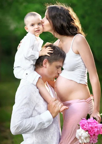 Retrato de una madre y un bebé felices — Foto de Stock