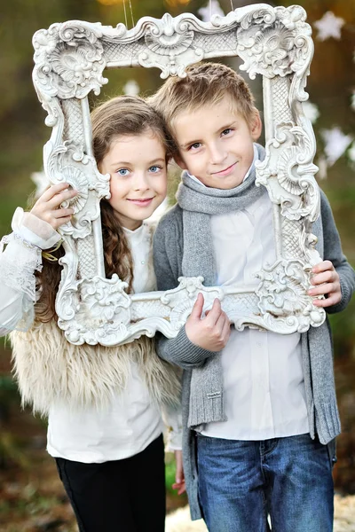 Küçük kız ve erkek portresi ben Noel tarzı — Stok fotoğraf