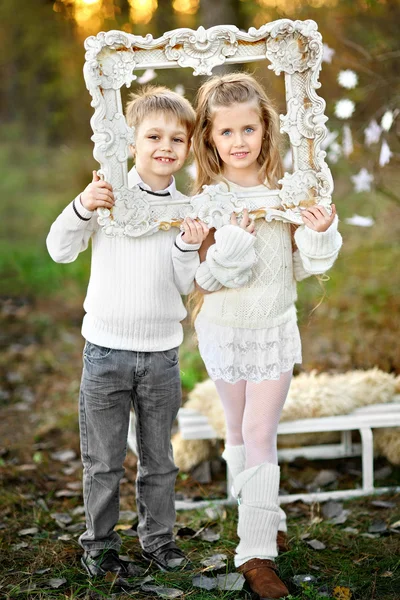 Retrato de niños y niñas i en un estilo navideño — Foto de Stock