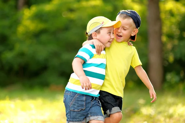 Portrait of two little boys friends  in summer — Stock Photo, Image