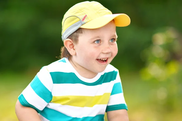 Portrait of cute little boy  in summer — Stock Photo, Image