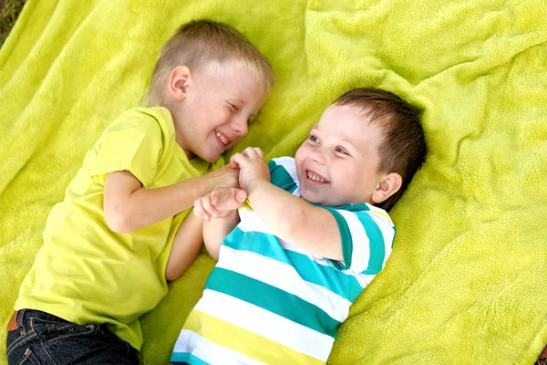 Portrait of two little boys friends  in summer — Stock Photo, Image