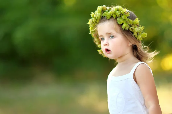 Retrato de una hermosa niña de moda — Foto de Stock