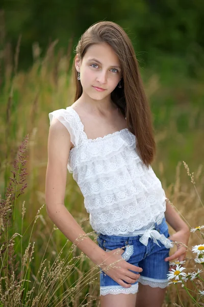 Portrait of little girl outdoors in summer — Stock Photo, Image