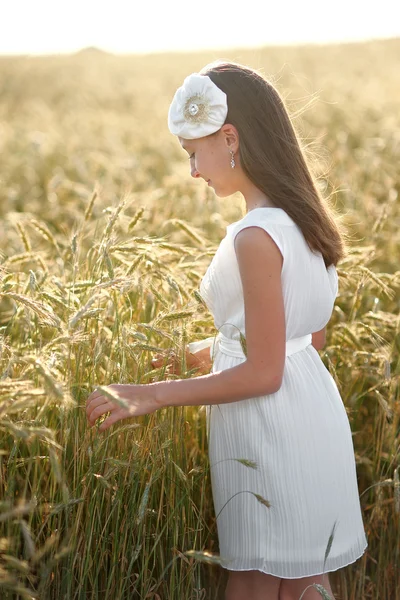 Portrait of little girl outdoors in summer — Stock Photo, Image