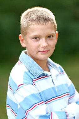 yaz kampı tatilde erkek portresi