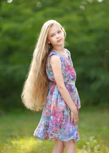 Portrait of little girl outdoors in summer — Stock Photo, Image