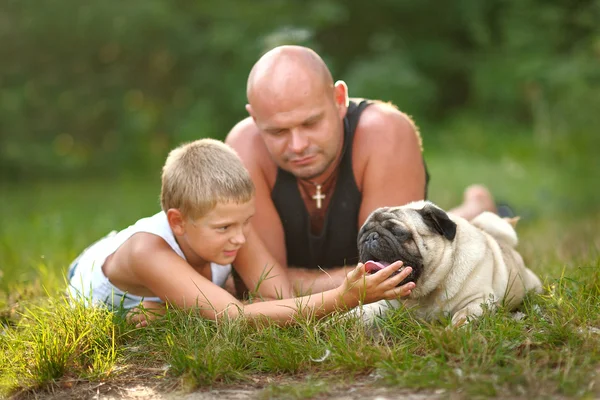 Portrait of the pope and his son on nature in summer — Stock Photo, Image