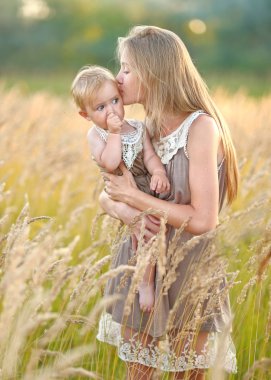 doğa yaz aylarında iki kız kardeş portresi