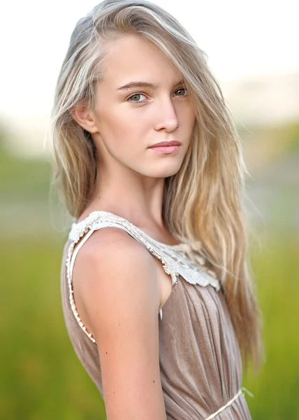 Portrait of a beautiful fashion girl — Stock Photo, Image