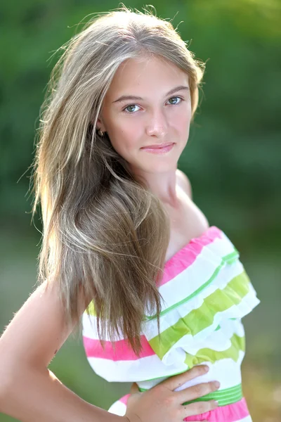 Portrait of a beautiful fashion girl — Stock Photo, Image