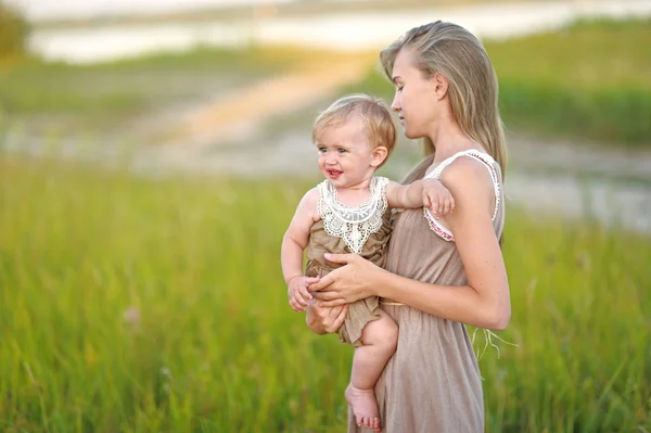 Portrait of two sisters in nature summer — Stock Photo, Image