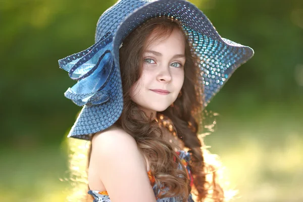 Portret van een mooie mode meisje — Stockfoto