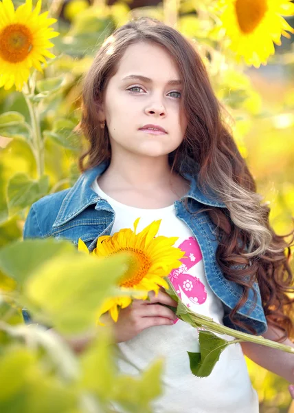 Portrait of a beautiful fashion girl — Stock Photo, Image