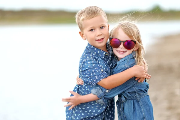 Portrait of children on the beach in summer — Stock Photo, Image