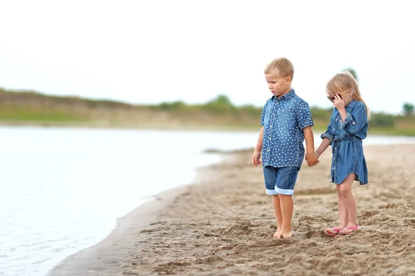 Portrait of children on the beach in summer — Stock Photo, Image