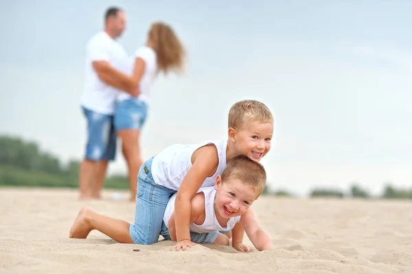 Portrait of a happy family in summer nature — Stock Photo, Image