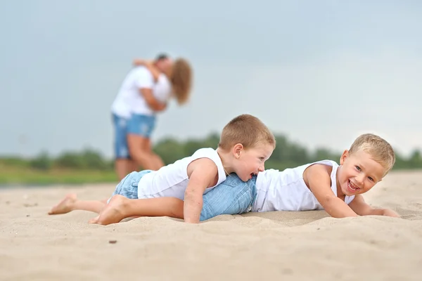 Portrait of a happy family in summer nature — Stock Photo, Image